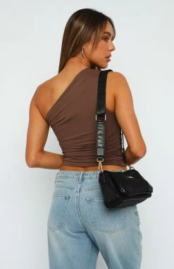 Lack Of Love One Shoulder Top Chocolate -Outlet The Lounge Vibe Store 07.07.2324692 2