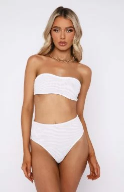 Secrets Out Mesh Bandeau Crop White -Outlet The Lounge Vibe Store 07.10.225174 96e3bc9c 4bee 4e1c a214 b65cfb10e84a