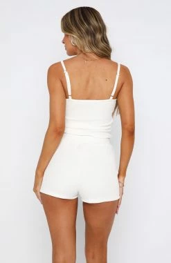 She's Golden Shorts White 8 She's Golden Shorts White -Outlet The Lounge Vibe Store 08.06.2332030 506d90f7 7b1f 4abd 8c4a 6ba805a46107