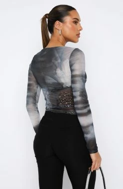 Little Bit Longer Long Sleeve Top Greyscale Rose 7 Little Bit Longer Long Sleeve Top Greyscale Rose -Outlet The Lounge Vibe Store 11.08.2348108