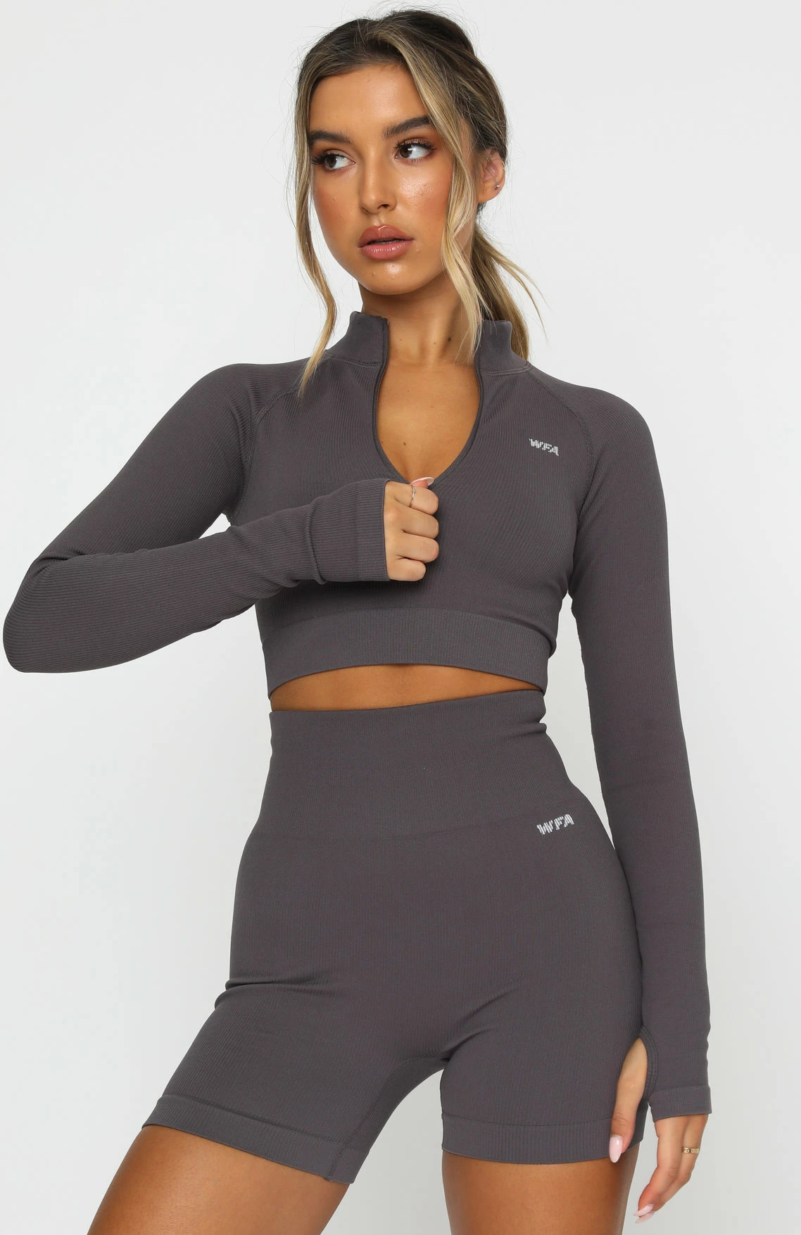 Seamless Long Sleeve Sports Crop Shadow 2 Seamless Long Sleeve Sports Crop Shadow - Image 2