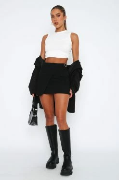 Weekend Plans Mini Skirt Black -Outlet The Lounge Vibe Store 2.3.2311928