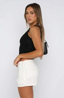 Skip The Line Shorts White 9 Skip The Line Shorts White -Outlet The Lounge Vibe Store 20.07.23 240643