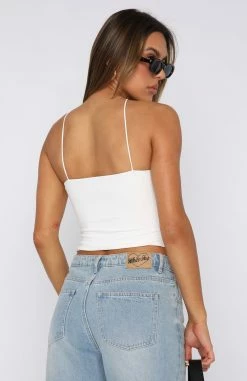 Big Decisions Rosette Top White -Outlet The Lounge Vibe Store 20.07.23 240942