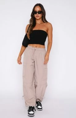 Never Blend In Pants Tan -Outlet The Lounge Vibe Store 20.09.223532