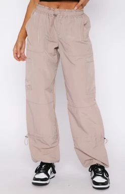 Never Blend In Pants Tan -Outlet The Lounge Vibe Store 20.09.223543