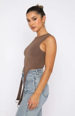 Watching Out For You Crop Mocha -Outlet The Lounge Vibe Store 26.05.22 800