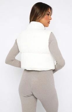 Chalet Girl Puffer Vest Off White -Outlet The Lounge Vibe Store 30.06.2336029