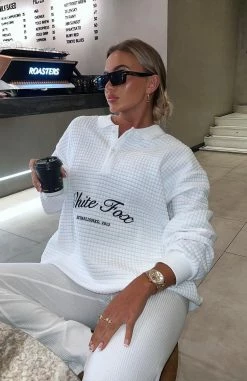 Long Way Home Sweater White -Outlet The Lounge Vibe Store 336076370 741327530919134 241083111802286950 n