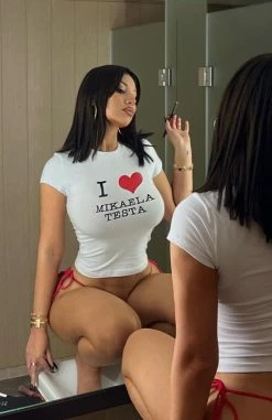 The Mikaela Testa Tee White -Outlet The Lounge Vibe Store 351237280 1284871208784469 7807345269033901118 n 5a5cc8b6 3079 406c 9b32 43c250c56b98