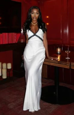 Event Ready Maxi Dress White -Outlet The Lounge Vibe Store 353186952 620960399963939 8473630398364013084 n