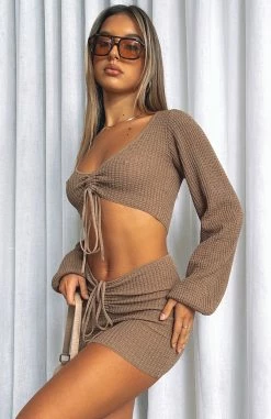 Undiscovered Mini Skirt Chocolate 15 Undiscovered Mini Skirt Chocolate -Outlet The Lounge Vibe Store ALWAYS DAYDREAMING CROP UNDISCOVERED MINI SKIRT 25.08.21 014