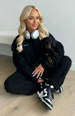 Own The Moment Sweater Black -Outlet The Lounge Vibe Store Allie 776b8116 945d 4d4f 9228 1d1952d7d84f