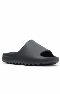 On The Edge Slides Black 8 On The Edge Slides Black -Outlet The Lounge Vibe Store B372022.11.14WHITEFOX 1774