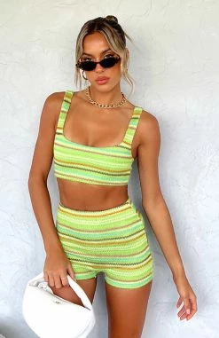 Show Them Love Booty Shorts Green 11 Show Them Love Booty Shorts Green -Outlet The Lounge Vibe Store BAD BEHAVIOUR SHORTS SHOW THEM LOVE 211222 01