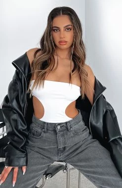 Cutting Corners Bodysuit White -Outlet The Lounge Vibe Store CUTTING CORNERS BODYSUIT 190522 01