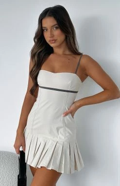 Don't Come Back Mini Dress Beige 11 Don't Come Back Mini Dress Beige -Outlet The Lounge Vibe Store DON T COME BACK MINI DRESS 17.05.23 01