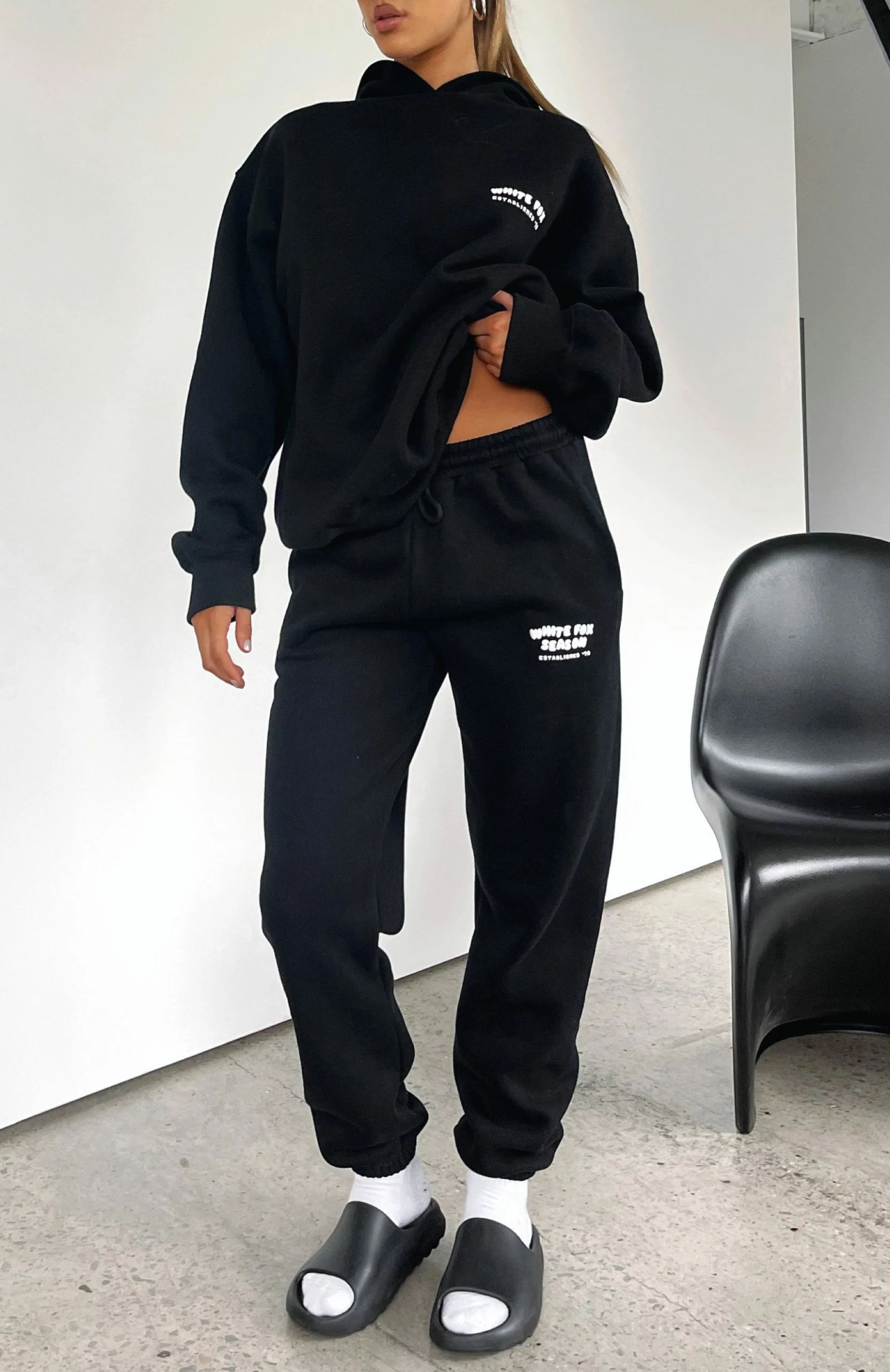 The Main Season Sweatpants Black 1 The Main Season Sweatpants Black
