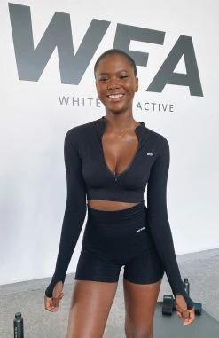 Seamless Long Sleeve Sports Crop Black -Outlet The Lounge Vibe Store IMG 3018