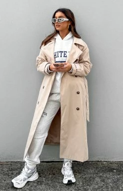 Feeling Fine Trench Coat Beige -Outlet The Lounge Vibe Store IMG 8041 8e41c268 bf60 4ac7 ab44 bbaef60a79e2