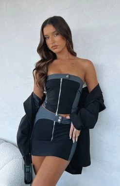 Belong To The World Crop Black -Outlet The Lounge Vibe Store IMG 8902 acf4948f bb71 479e 9348 be6c788e3cba