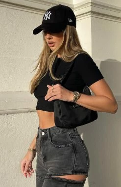 Switching Sides Crop Black -Outlet The Lounge Vibe Store Jess 34816302 9aa9 43ba b5e9 0601153c9d0c