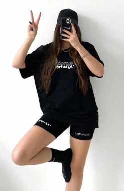 Catching Feelings Tee Black -Outlet The Lounge Vibe Store Justin