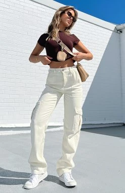 Keep On Moving Pants Cream -Outlet The Lounge Vibe Store KEEP ON MOVING JEANS CREAM TOO BLESSED CROP 050422 03