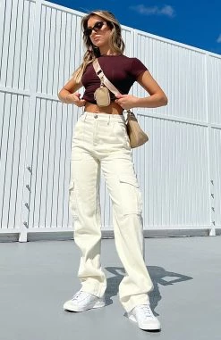 Keep On Moving Pants Cream -Outlet The Lounge Vibe Store KEEP ON MOVING JEANS CREAM TOO BLESSED CROP 050422 04