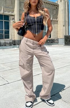 Know Your Worth Pants Beige -Outlet The Lounge Vibe Store KNOW YOUR WORTH RESERVATIONS 14.07.22 14