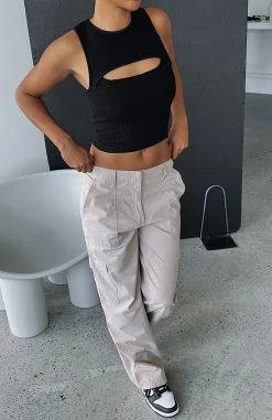 Know Your Worth Pants Beige -Outlet The Lounge Vibe Store LEARN THE ROPES CROP KNOW YOUR WORTH PANTS 01