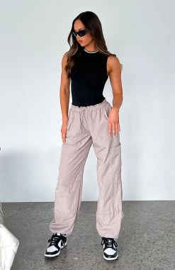 Never Blend In Pants Tan -Outlet The Lounge Vibe Store NEVER BLEND IN CARGO 210922 01
