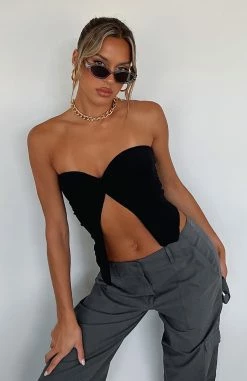 She's A Day Dreamer Crop Black 11 She's A Day Dreamer Crop Black -Outlet The Lounge Vibe Store SHE S A DAY DREAM TOP 211222 07