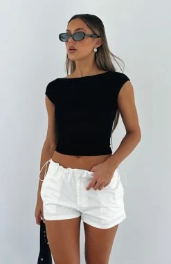 Skip The Line Shorts White 11 Skip The Line Shorts White -Outlet The Lounge Vibe Store SKIP THE LINE SHORTS 11 07 23 05