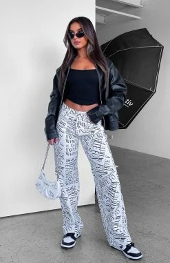 Sort Through It Mid Rise Straight Leg Printed Jeans White 11 Sort Through It Mid Rise Straight Leg Printed Jeans White -Outlet The Lounge Vibe Store SORT THROUGH IT JEAN 07.03.23 001