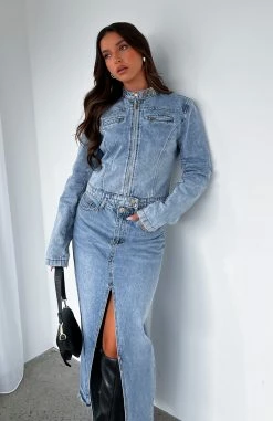 Wherever We Go Denim Jacket Light Wash -Outlet The Lounge Vibe Store WHEREVER WE GO JACKET 09.05.23 10