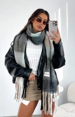 Winter Warmth Oversized Scarf Teal -Outlet The Lounge Vibe Store WINTER WARMTH SCARF 31.05.23 03