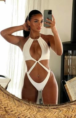 Kauai One Piece White -Outlet The Lounge Vibe Store savannahshaerichards 5c0b42a8 1685 4104 a709 2a51f812fdc1